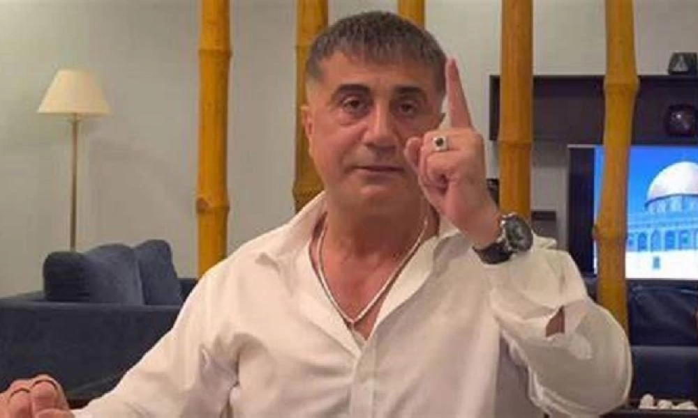 Mε νέο βίντεο «σφυροκοπεί» τον Ερντογάν ο Πεκέρ: Μαζί στέλναμε όπλα και drones στη Συρία